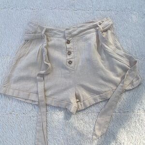 Fashion Nova Cream Women's Shorts size M